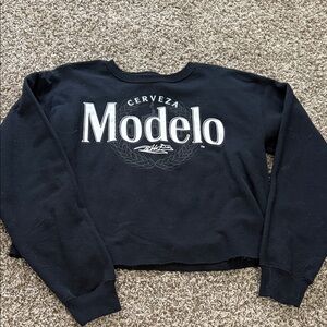 Modelo cropped sweatshirt